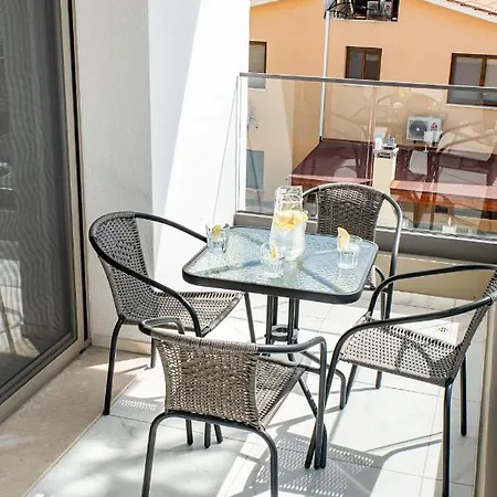 Adolina One Bedroom 104 By Ezoria *