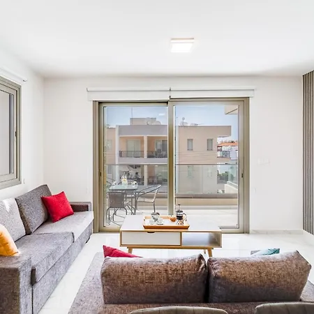 Adolina One Bedroom 104 By Ezoria Appartement *